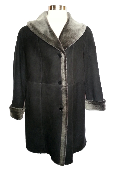 Spanish Merino Shearling Coat in black blist